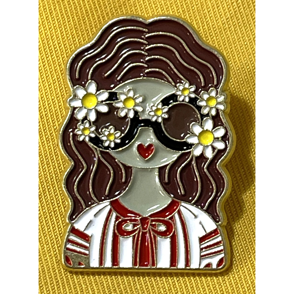 NWOT Girl Daisy Sunglasses Enamel Lapel Pin Brooch Retro Hippie 70's Flower